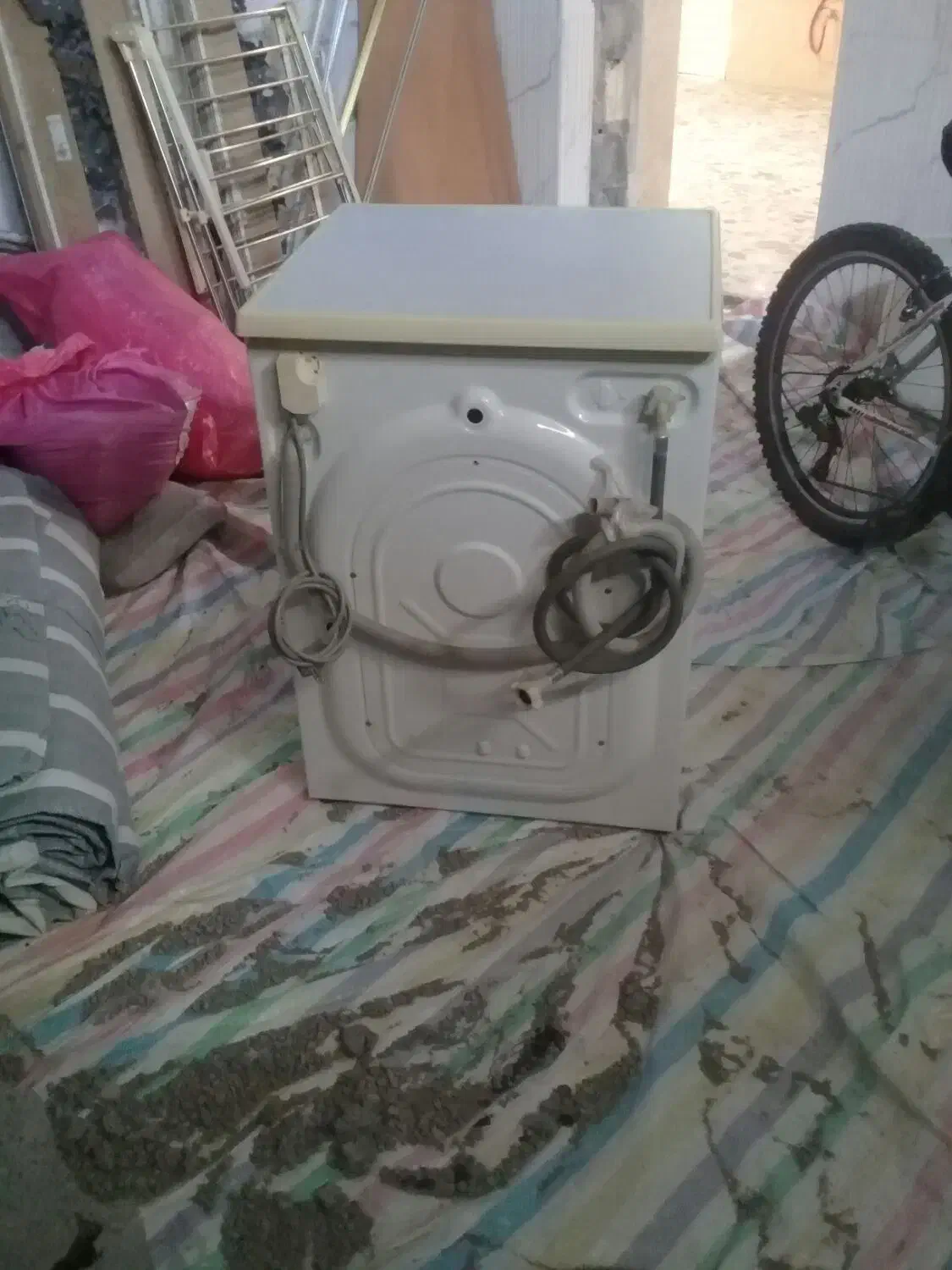 ماشین لباسشویی ارچلیک ترک بسیار سالم|ماشین لباسشویی و خشککن لباس|رشت, معلم|دیوار