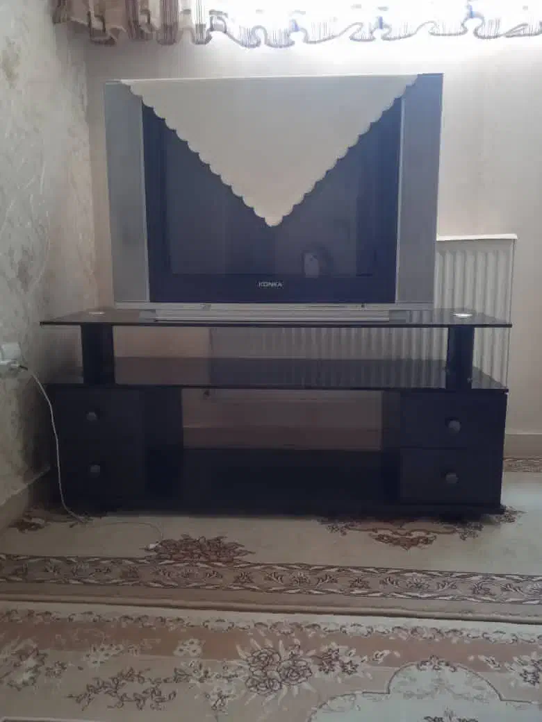 تلویزیون ومیزتلویزیون|تلویزیون و پروژکتور|خسروشاه, |دیوار