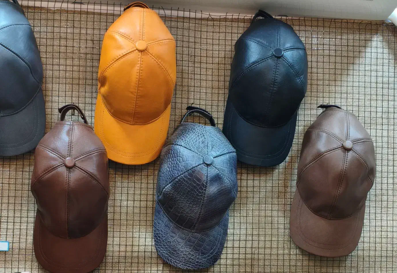 کلاه چرم|کیف، کفش، کمربند|اسفراین, |دیوار