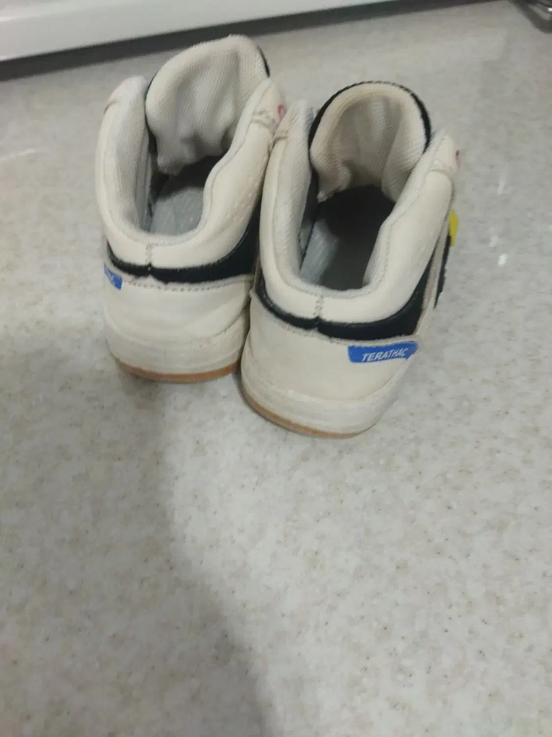 کفش|کفش و لباس بچه|هشتگرد, شهرک بوستان|دیوار