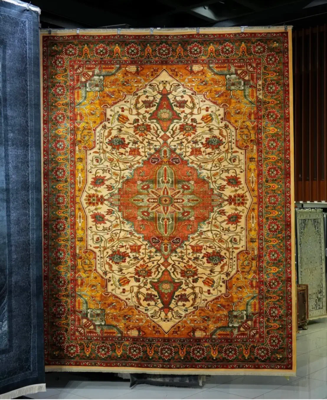 فرش شاهپرک تهران 1200شانه طلاکوب ۱۲۳|فرش|شیراز, عادل آباد|دیوار