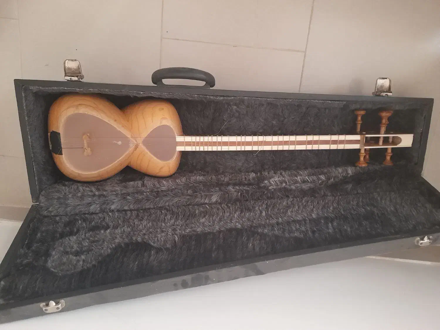 تار|سازهای سنتی|بروجرد, |دیوار