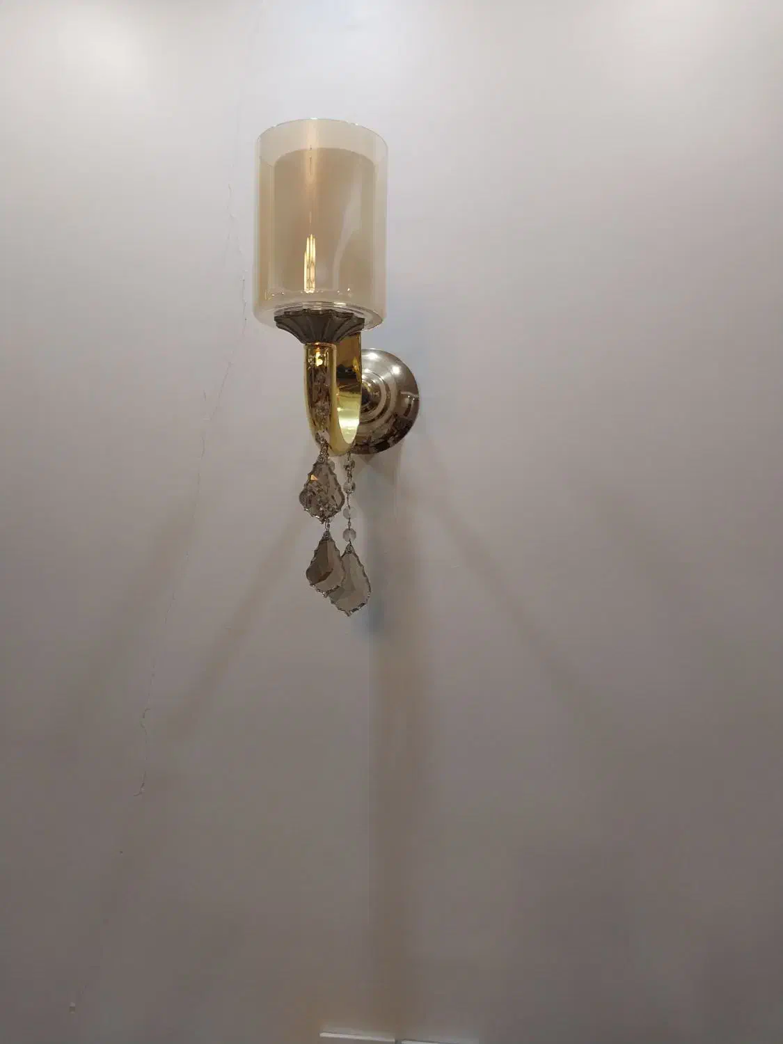 یک عدد لوستر با یک دیوار کوب|لوستر و چراغ آویز|تهران, زرکش|دیوار