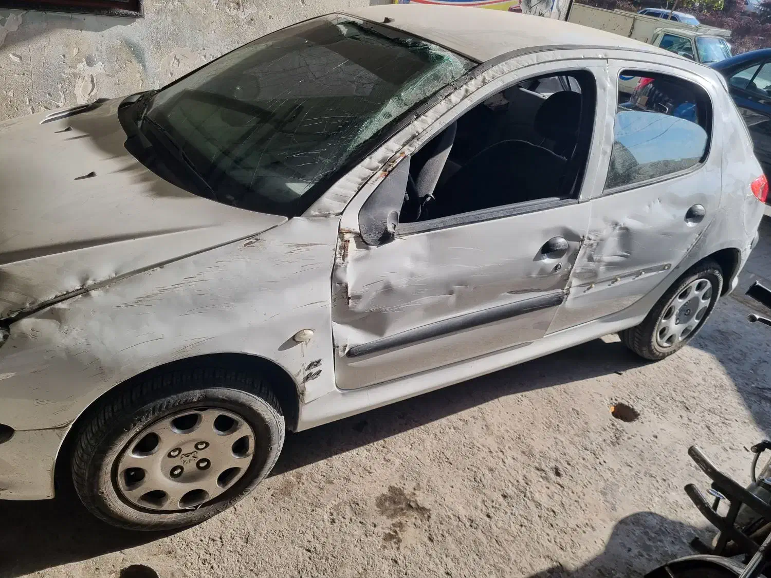 فروش فوری 206 تصادفی فقط 2 روز|خودرو سواری و وانت|مشهد, بهمن|دیوار