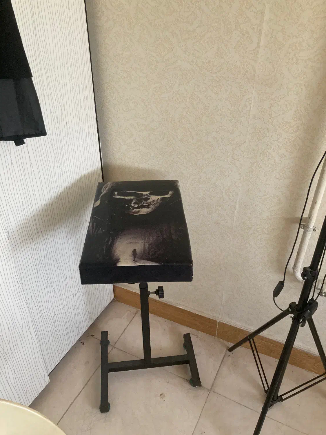 تخت|آرایشگاه و سالن‌های زیبایی|رشت, منظریه|دیوار