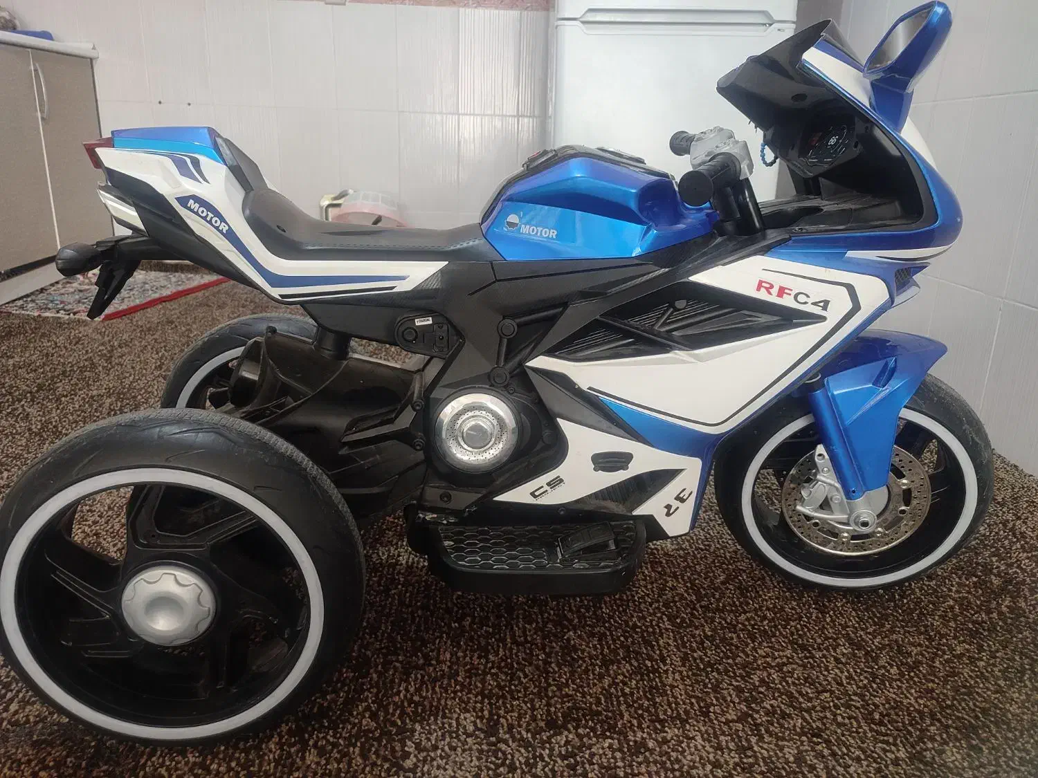 ماشین و‌موتور‌شارژی‌قیمت‌هرکدام‌۱۰میلیون|اسباب‌بازی بچه|ایلام, |دیوار