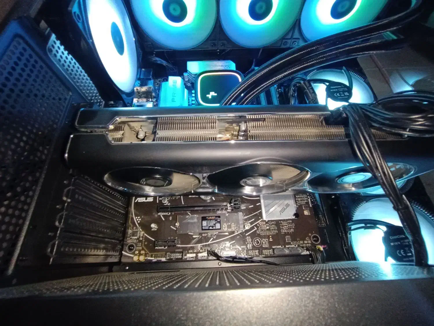 کارت گرافیک amd 5700 xt|قطعات و لوازم جانبی رایانه|همدان, |دیوار