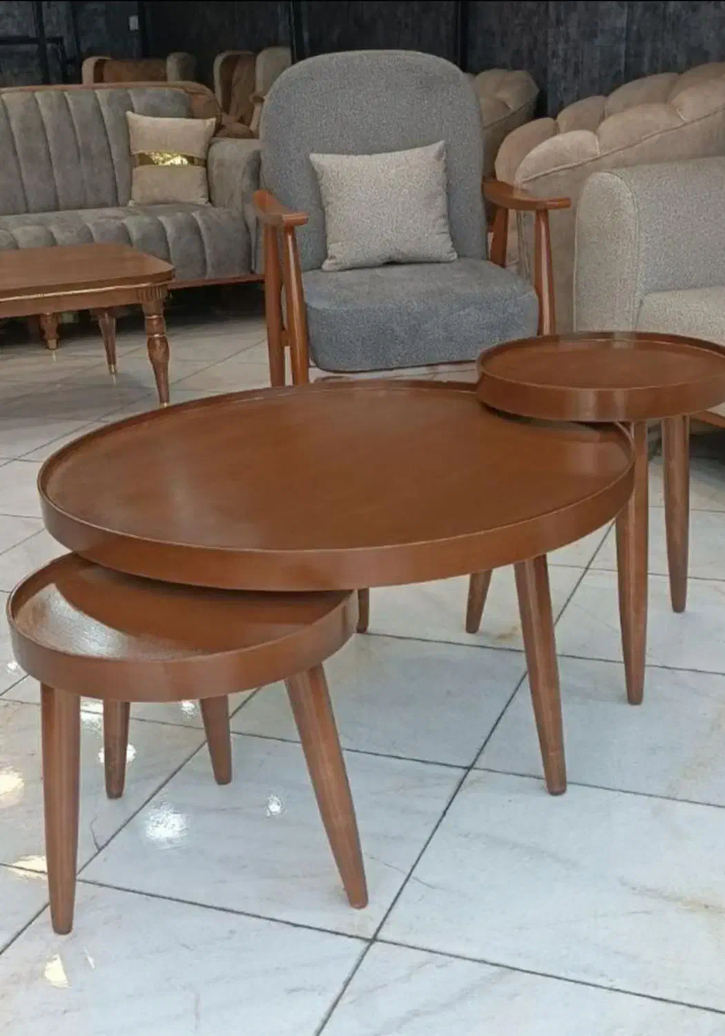 جلومبلی و عسلی گرد لبه دار ۴ تیکه((سهند مبل))|مبلمان خانگی و میز عسلی|کرمانشاه, |دیوار