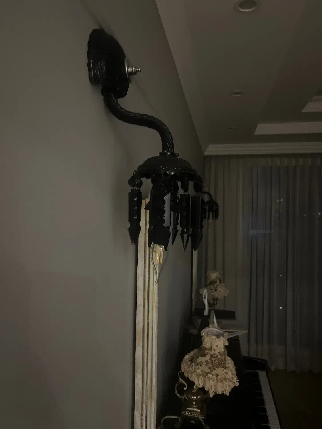 لوستر مشکی ۲۵ ملیون تومان|لوستر و چراغ آویز|تهران, اقدسیه|دیوار