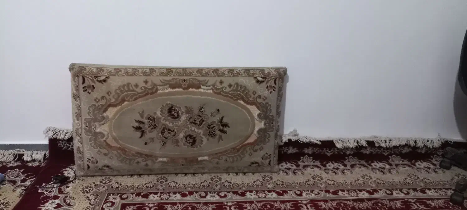 دو جفت پشتی برجسته بدون لک|پشتی|بهارستان, |دیوار