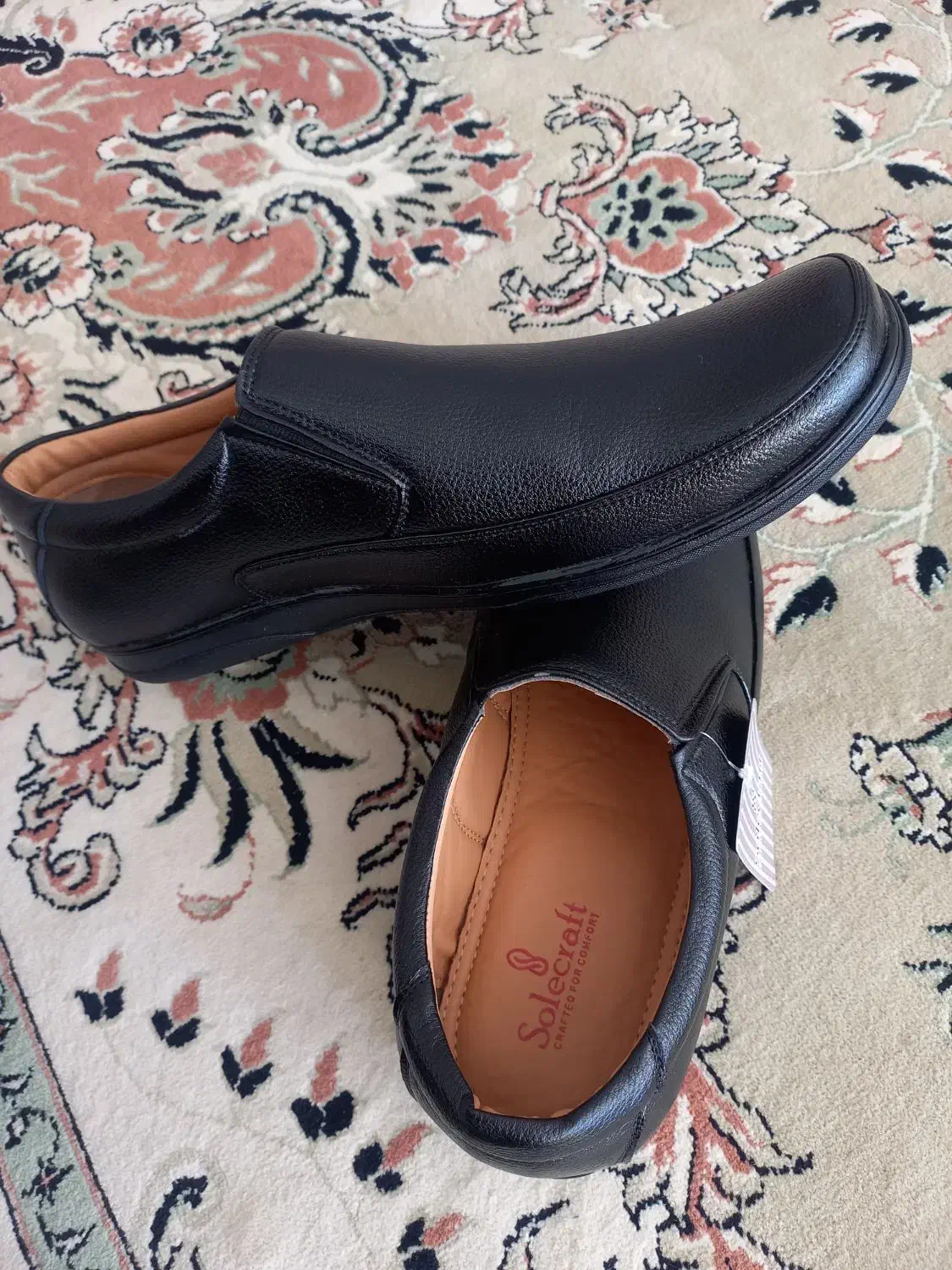 کفش|کیف، کفش، کمربند|مهریز, |دیوار