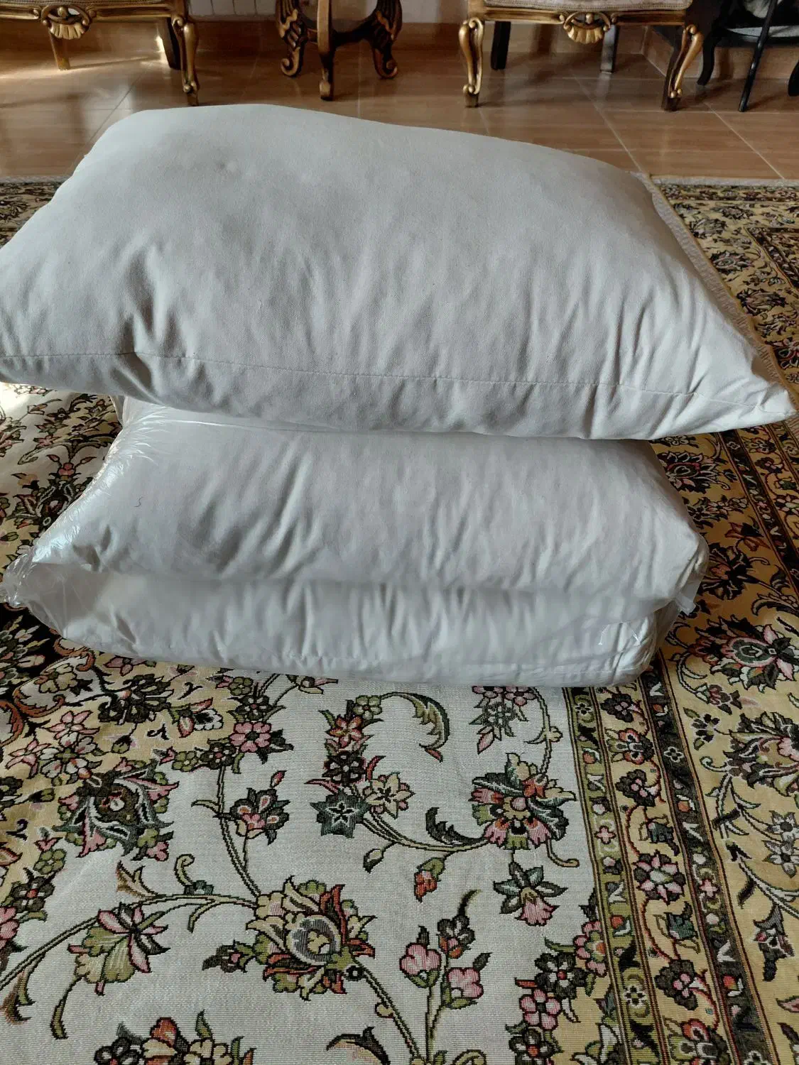 بالشت پرمخلوط شده باپشم شیشه|رختخواب، بالش، پتو|تبریز, |دیوار