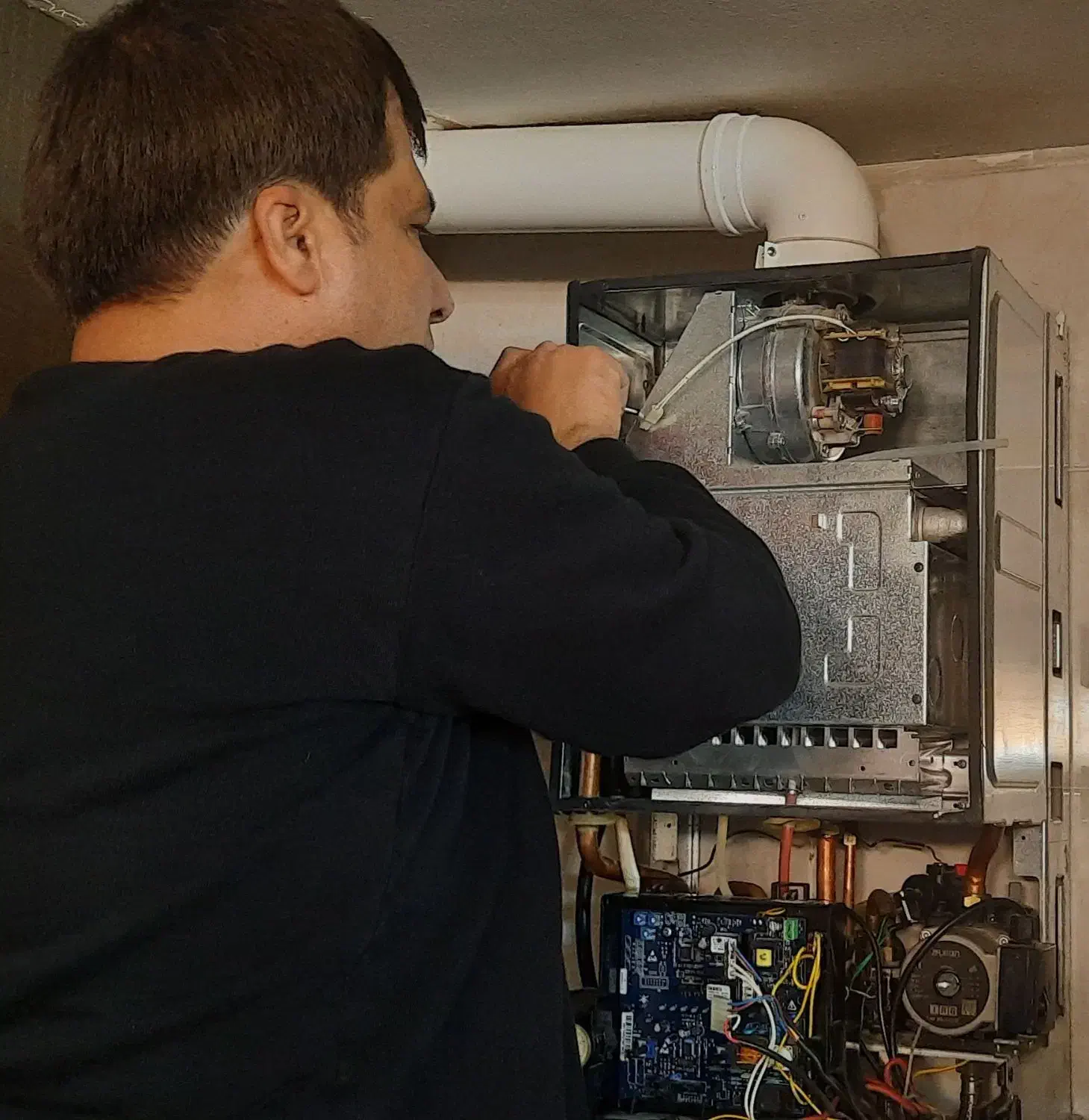 تعمیرات تخصصی انواع پکیج + سرویس رادیاتور و پکیج|خدمات پیشه و مهارت|شاهینشهر, خانه کارگر|دیوار