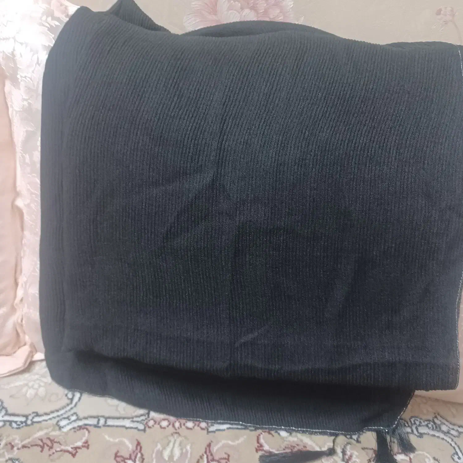 شال مشکی|لباس|ری, دیلمان|دیوار