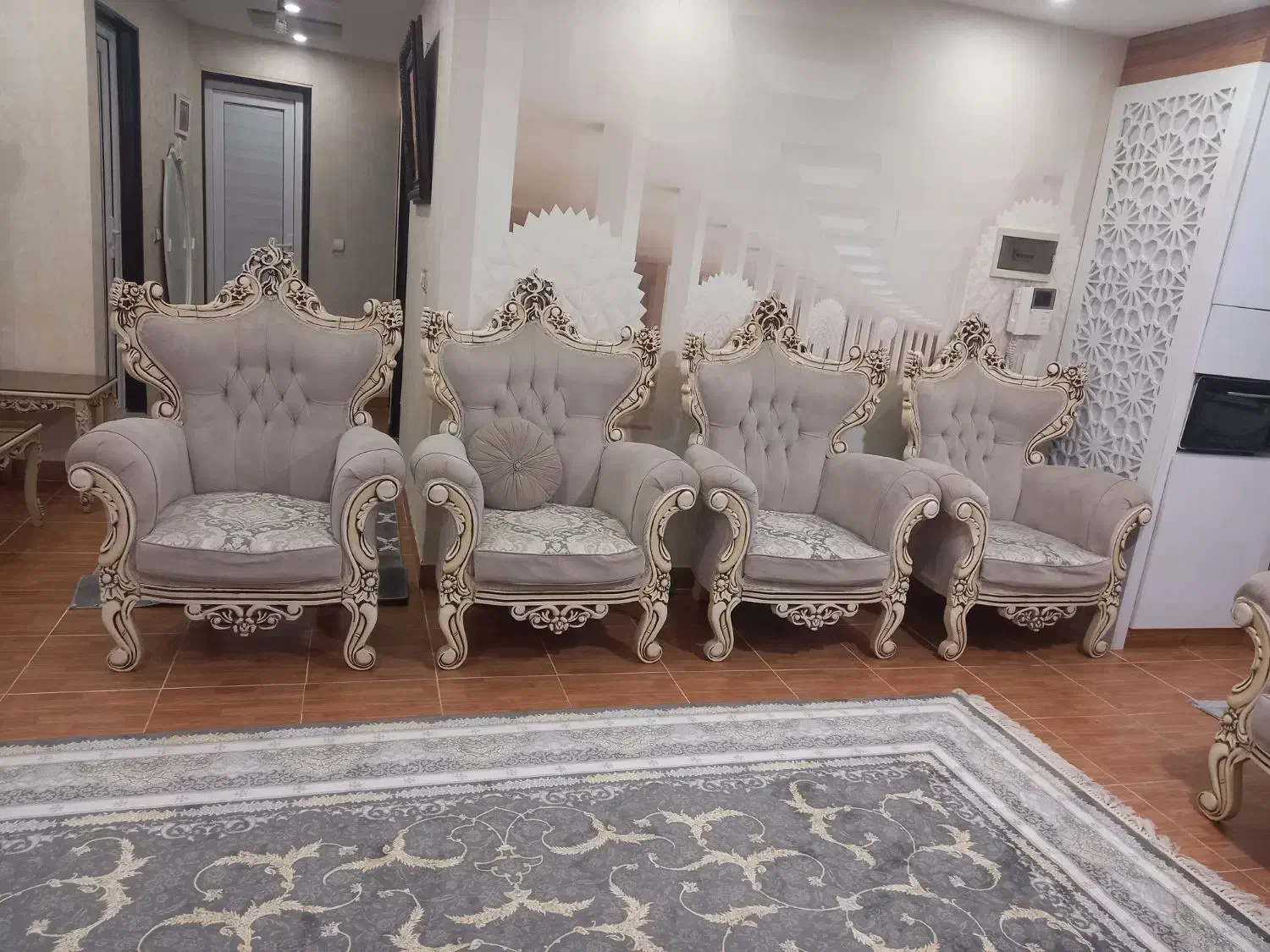 مبل سلطنتی ۹ نفره|مبلمان خانگی و میز عسلی|صومعه‌سرا, |دیوار