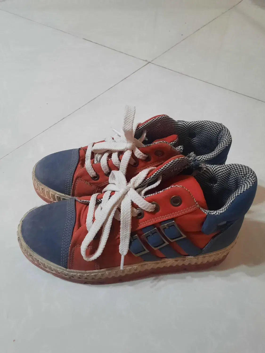 کتونی|کیف، کفش، کمربند|اراک, |دیوار