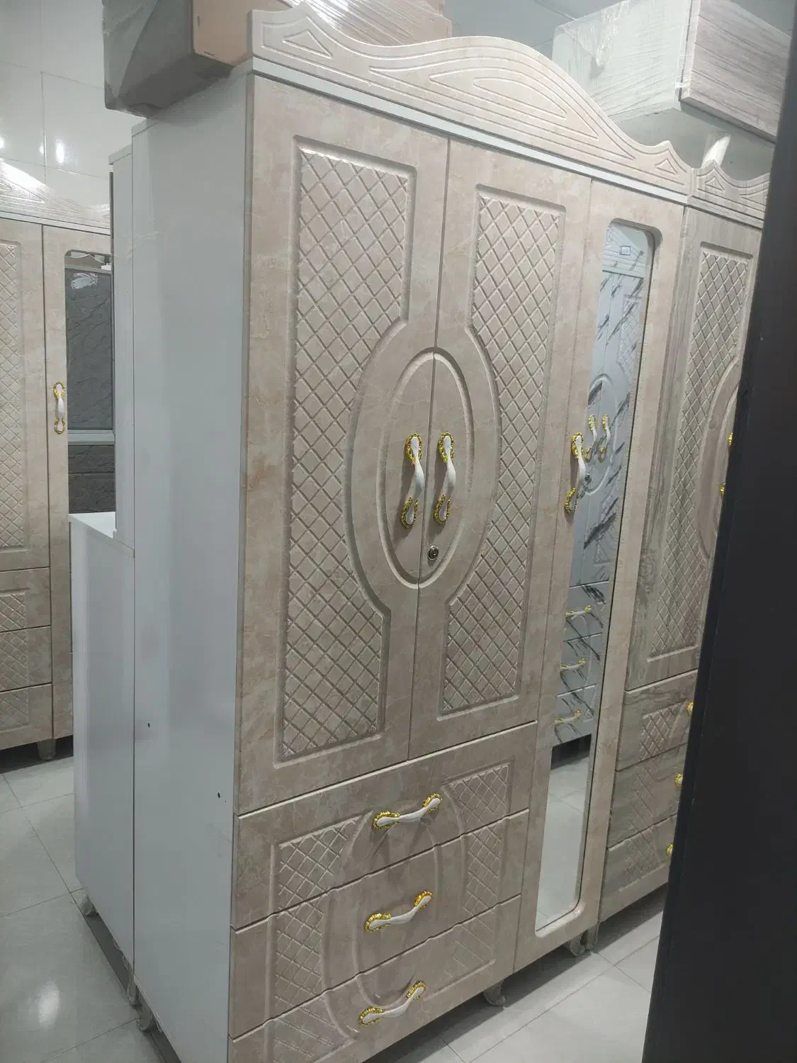 کمد نو سالم سمساری معین روستای بازیاری میناب|جاکفشی، کمد، دراور|میناب, |دیوار