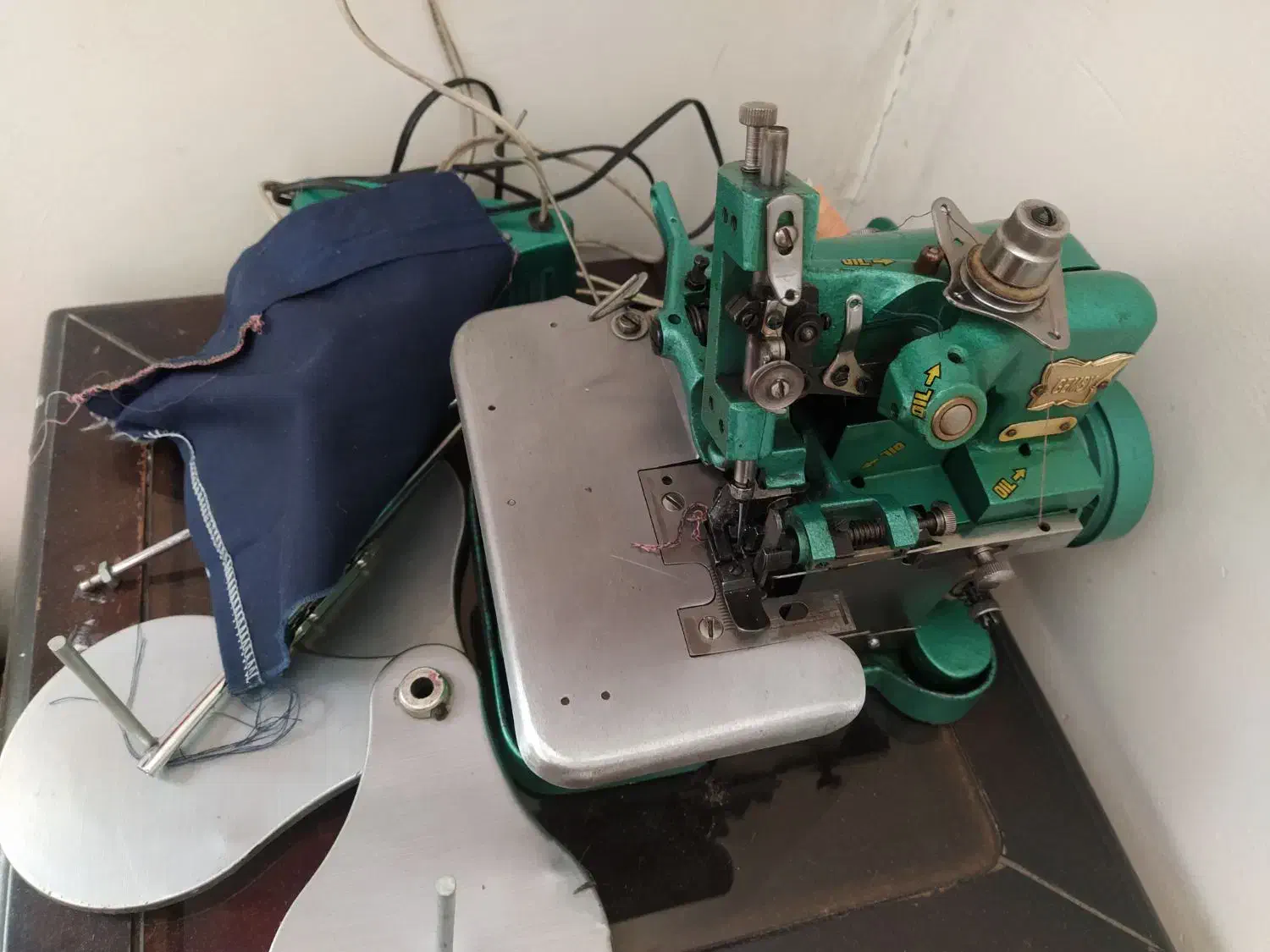 چرخ سردوز پروانه 3 نخ اصل، تمیز و سالم|چرخ خیاطی و ریسندگی|پردیس, فاز ۱۱|دیوار