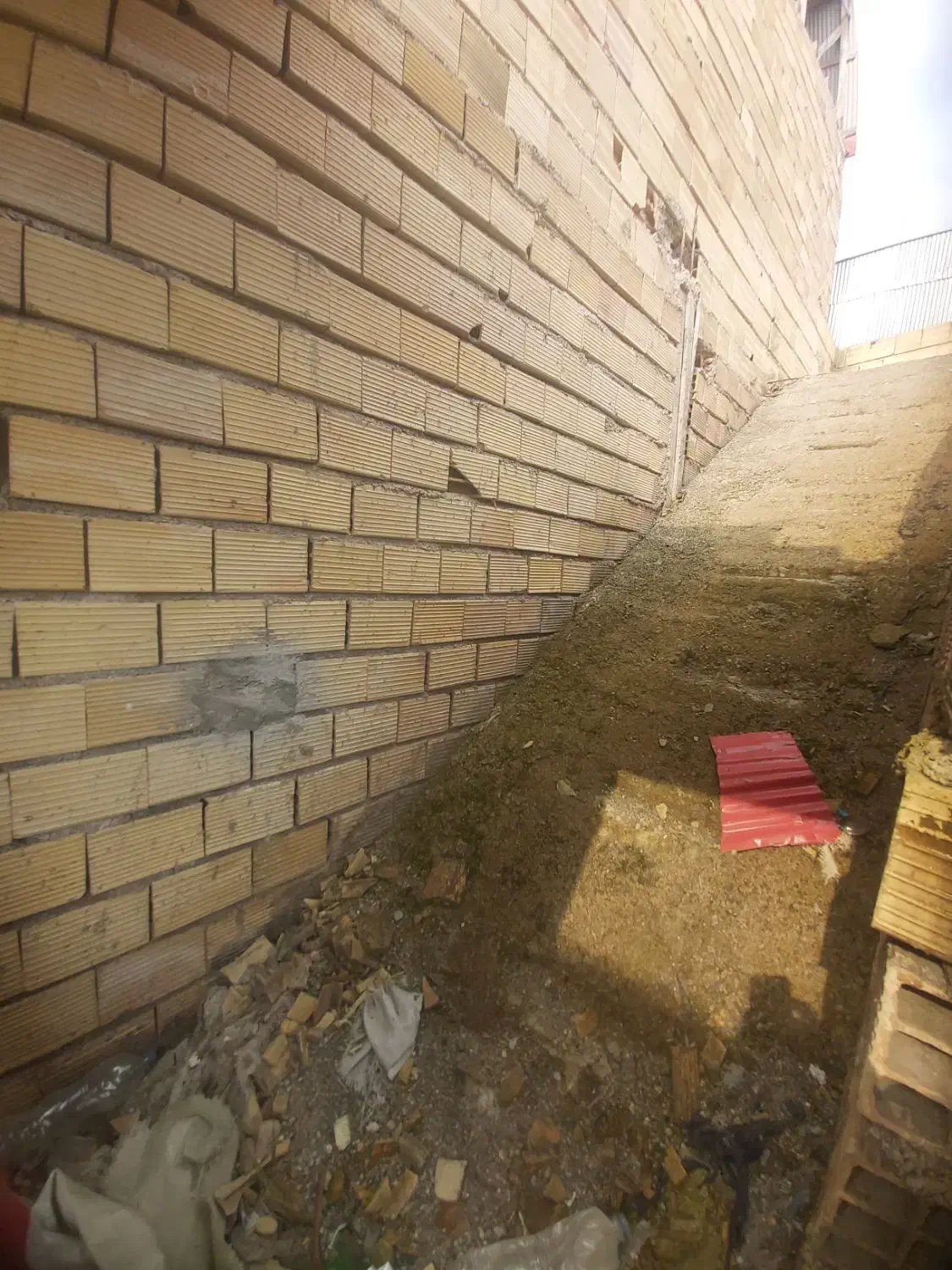 طبقه بالا دوبلکس ۱۱۰ متر نیمه کاره حمیدیان خ ایران|فروش آپارتمان|رشت, انصاری|دیوار