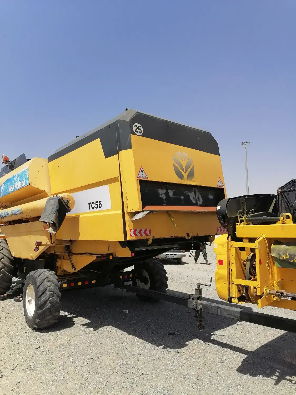 2006 کاه کوب فوق العاده استثنایی|خودرو سنگین|مرودشت, نقش رستم|دیوار