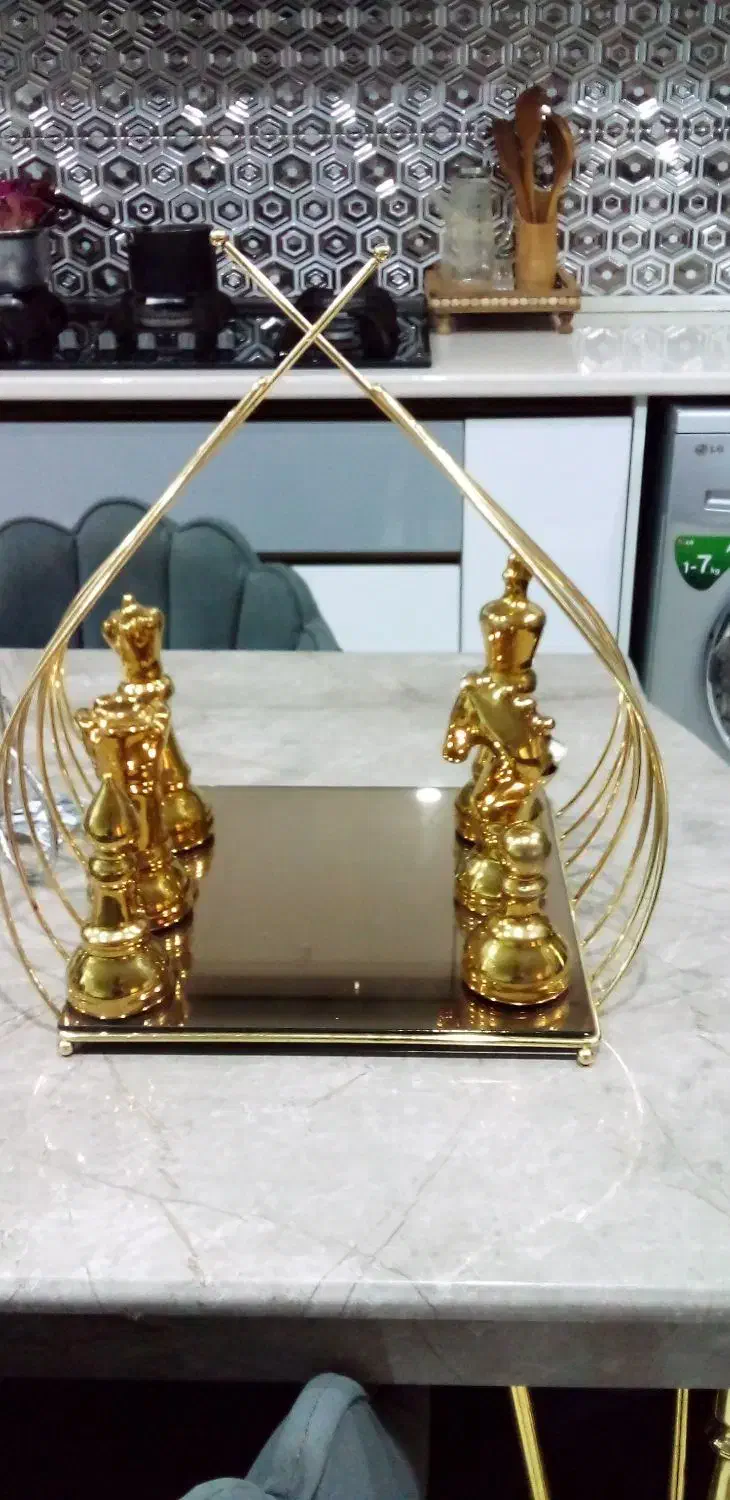 مجسمه سرامیکی شطرنج به همراه ظرف استیل رنگ ثابت|مجسمه، تندیس، ماکت|ورامین, ورامین|دیوار