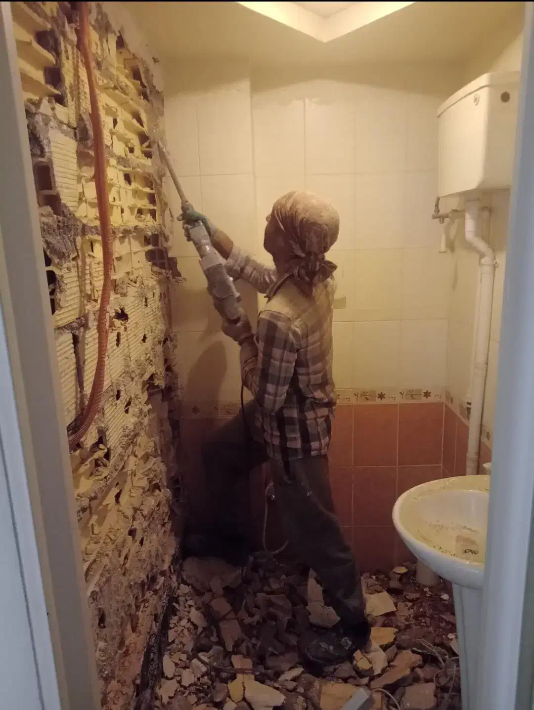 تخریب داخل ساختمان بازسازی ساخت)|خدمات پیشه و مهارت|تهران, سازمان آب|دیوار
