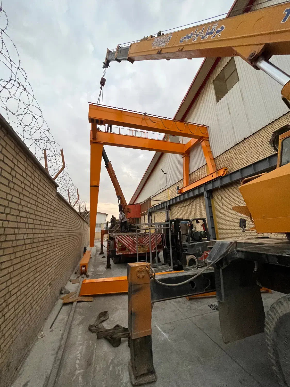 خدمات جرثقیل|خدمات حمل و نقل|شاهین‌شهر, شهرک صنعتی اصفهان|دیوار