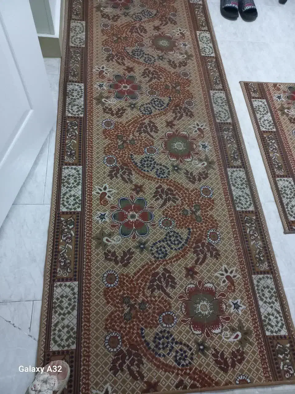 راهرویی کرم رنگ ۱ در ۴|فرش|فردیس, منظریه|دیوار