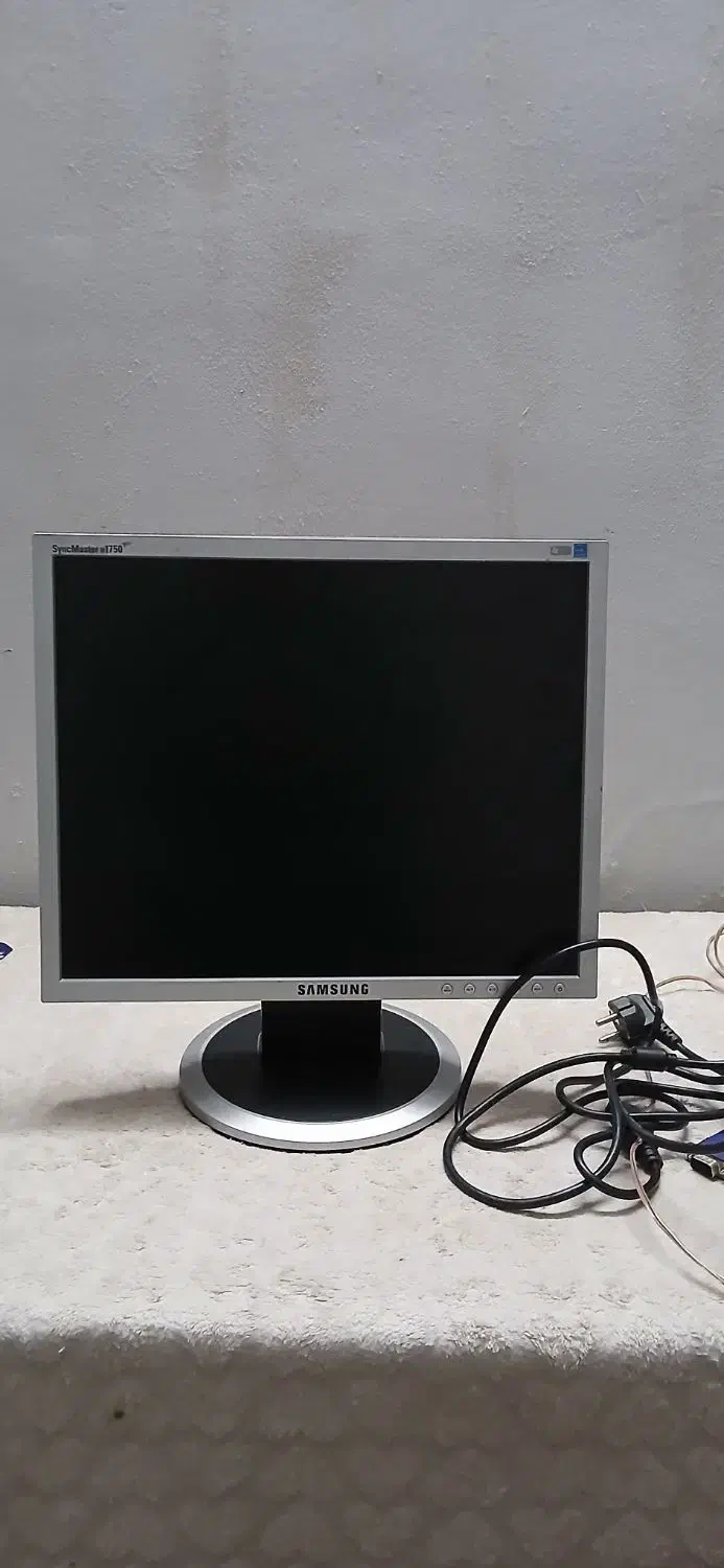 فروش مانیتور و اسپیکر قدیمی و کاملن سالم و سرحال|قطعات و لوازم جانبی رایانه|ابهر, |دیوار