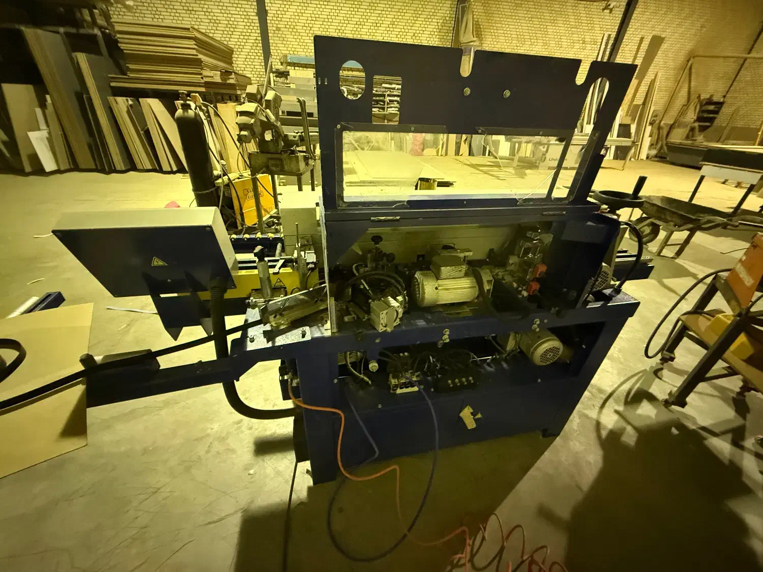 لبه چسبان نوین چوب|ماشینآلات صنعتی|اصفهان, پارک سلمان فارسی|دیوار