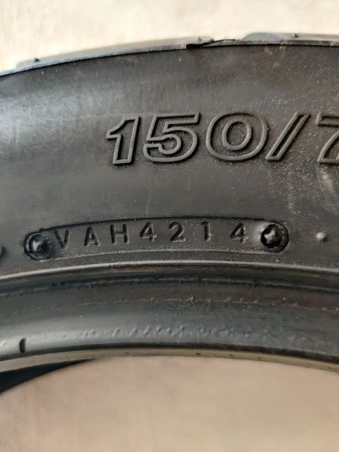 لاستیک بر جستون|قطعات یدکی و لوازم جانبی|بندرلنگه, |دیوار