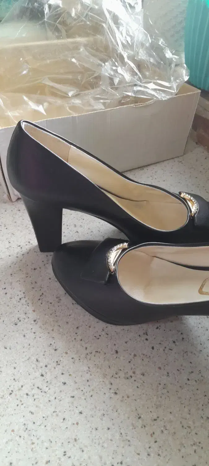 کفش مجلسی|کیف، کفش، کمربند|لنگرود, |دیوار