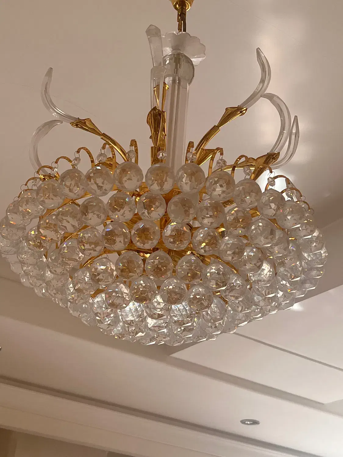 دو عدد لوستر با گوی کریستال بسیار زیبا|لوستر و چراغ آویز|تهران, ونک|دیوار