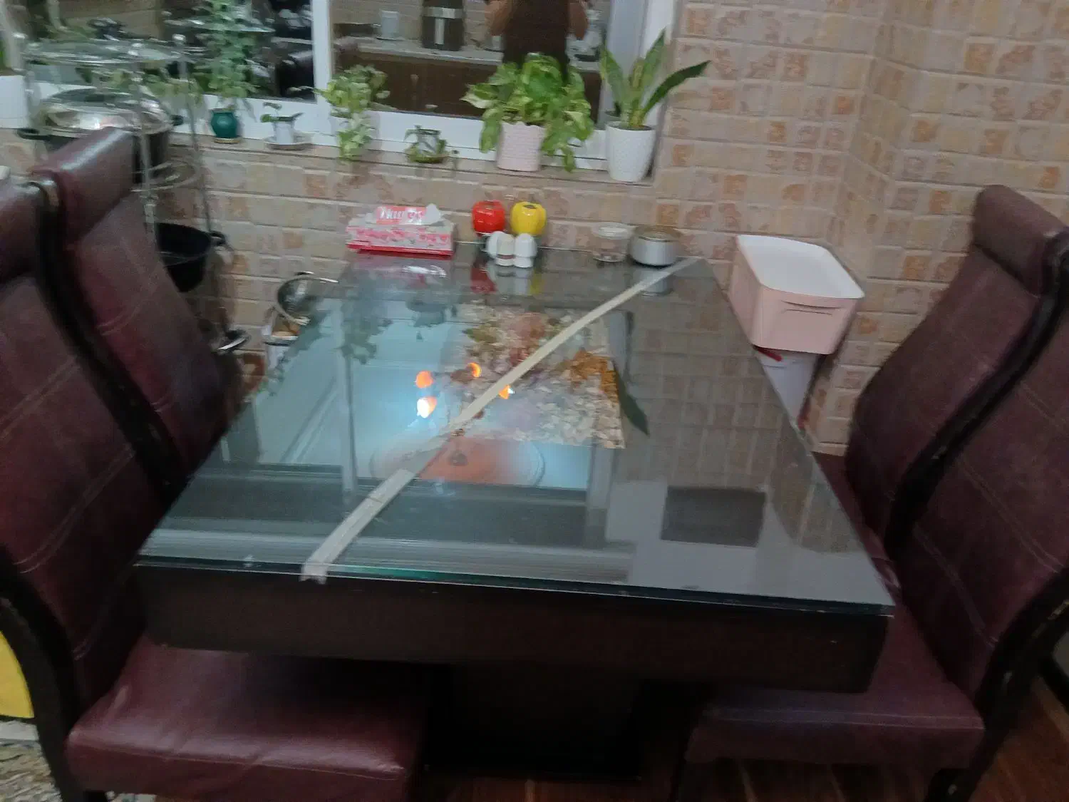 لوستر و میز ناهارخوری و ۴تا صندلی|میز و صندلی غذاخوری|لاهیجان, مهرگان|دیوار