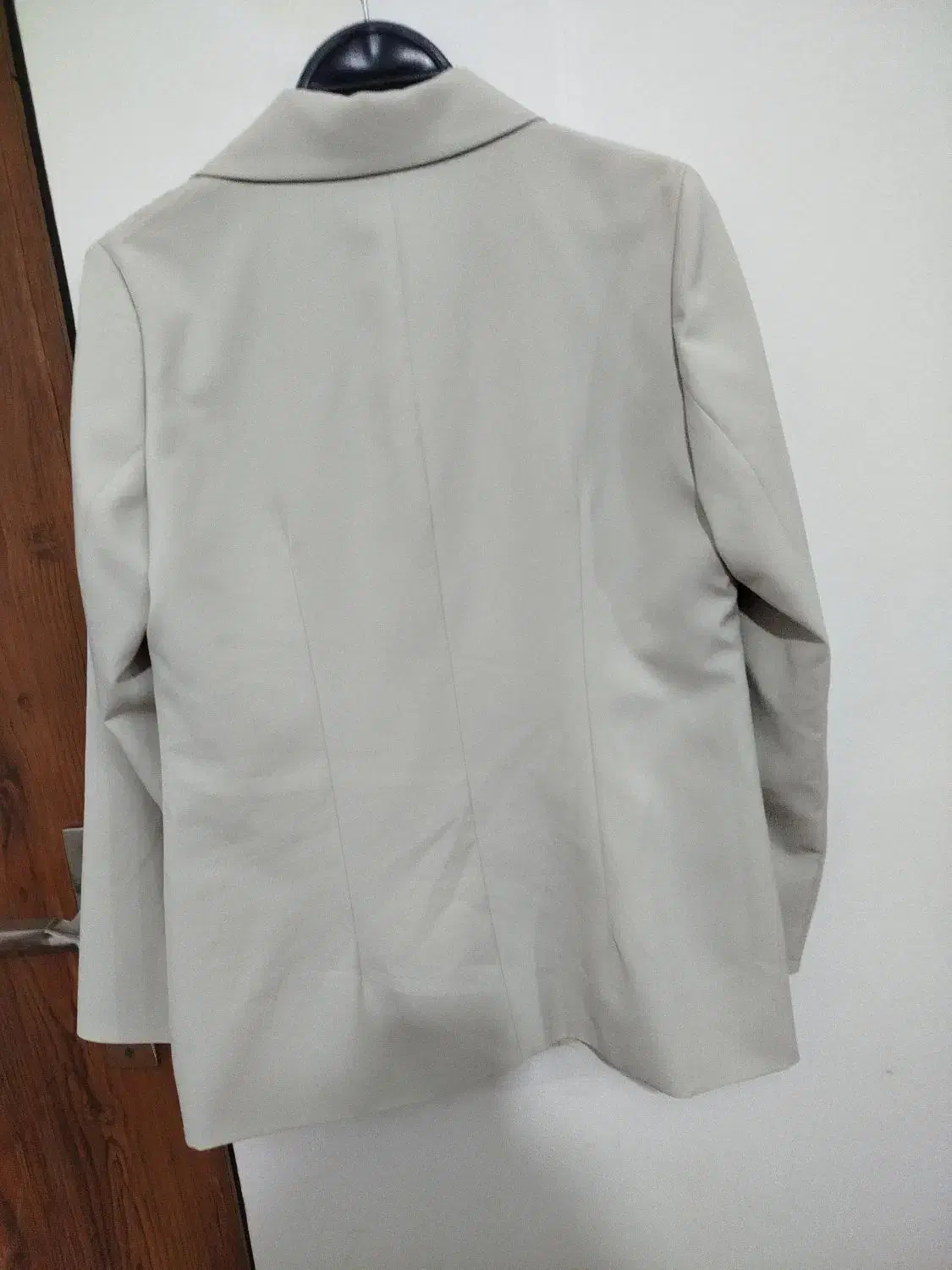 کت کرم بارونی طوسی|لباس|رشت, یخسازی|دیوار