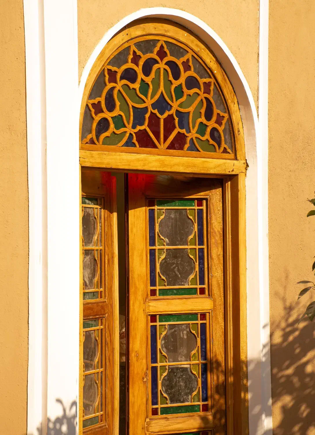 باز سازی ومرمت و ساخت نو درب پنجره چوبی قدیمی سنتی|صنایع دستی و سایر لوازم تزئینی|یزد, |دیوار