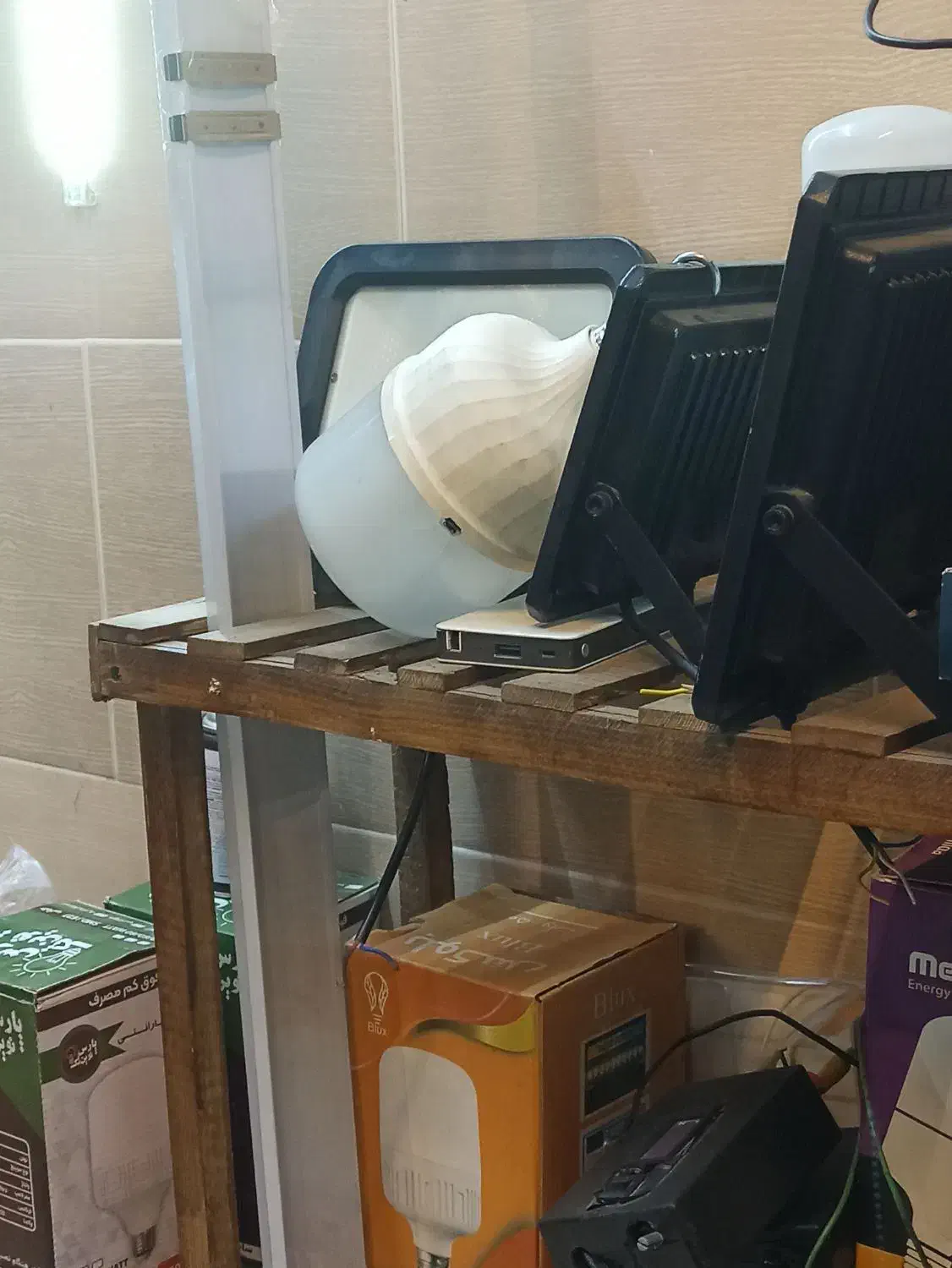 فروش و تعمیرات انواع لامپ و پروژکتور|لامپ و چراغ|کاشان, میدانگاه آقا|دیوار