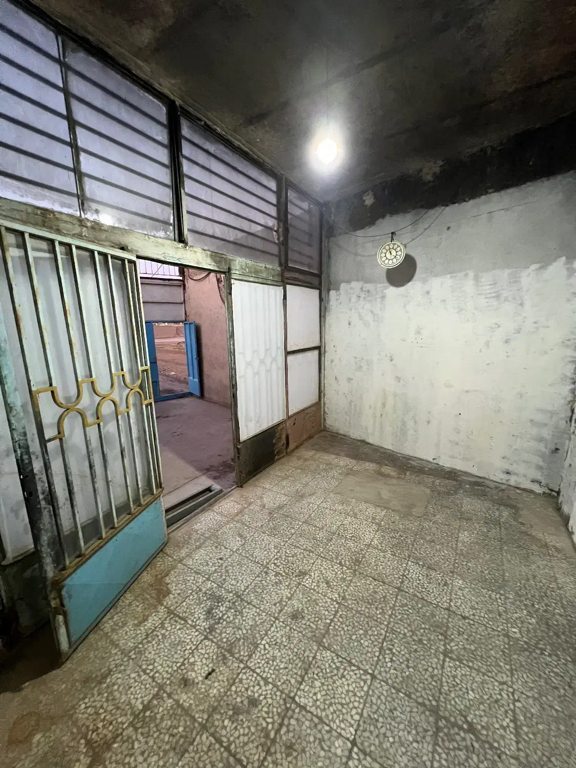 مغازه ۱۵ متری با آب و برق سه فاز صنعتی در گاراژ|اجارهٔ دفتر صنعتی، کشاورزی، تجاری|اصفهان, رهنان|دیوار