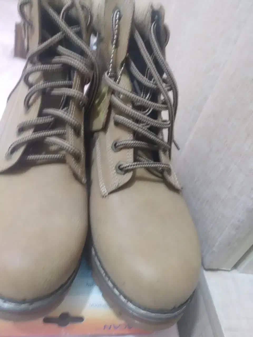 بوت چرم|کیف، کفش، کمربند|دلیجان, |دیوار