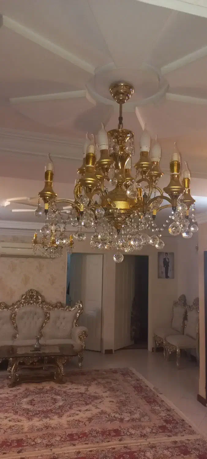 لوستر دوازده شعله|لوستر و چراغ آویز|ری, شهید غیوری (ابن باویه)|دیوار