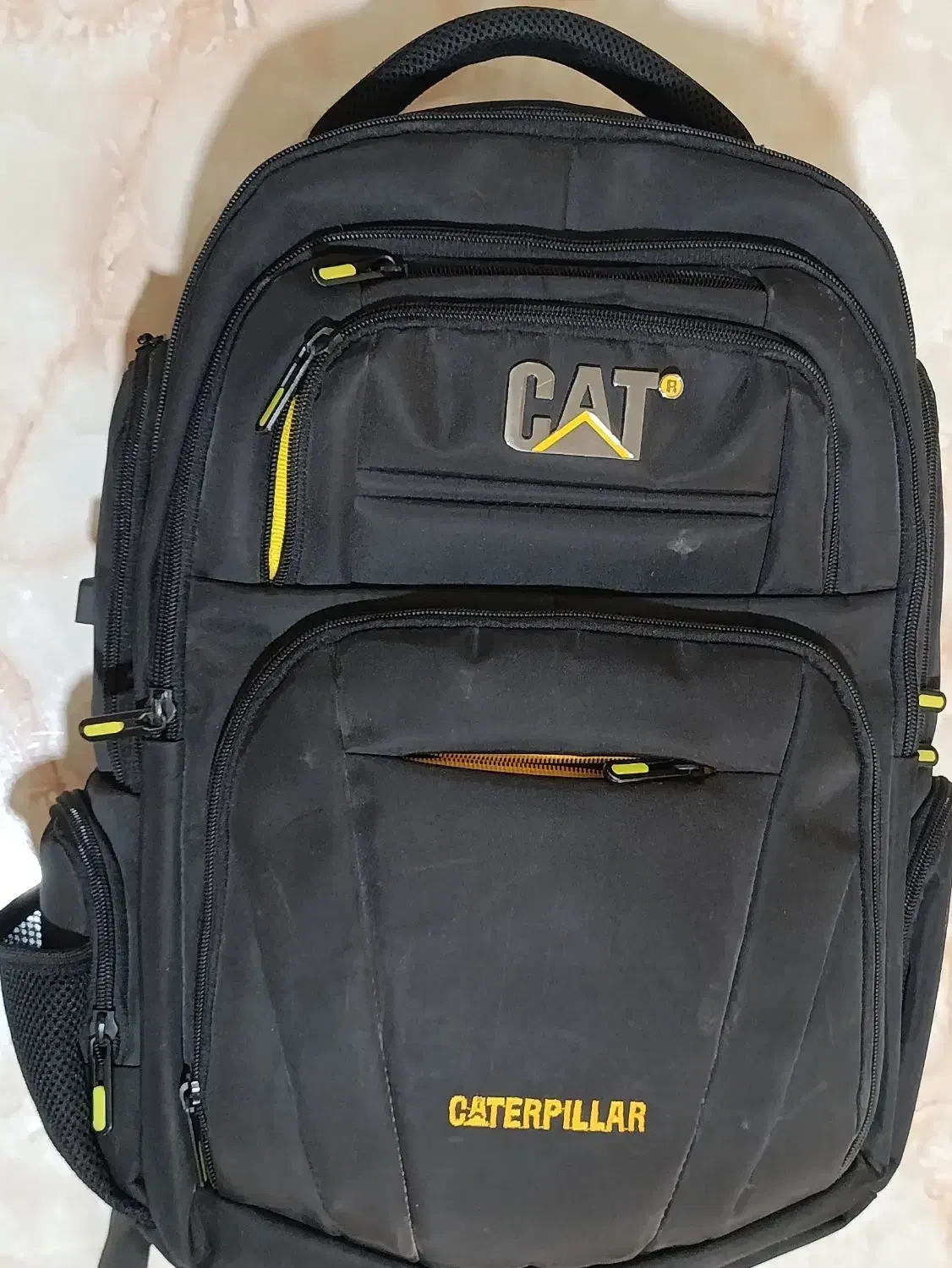 کوله ی اصل کاترپیلار|کیف، کفش، کمربند|شیراز, کاراندیش|دیوار