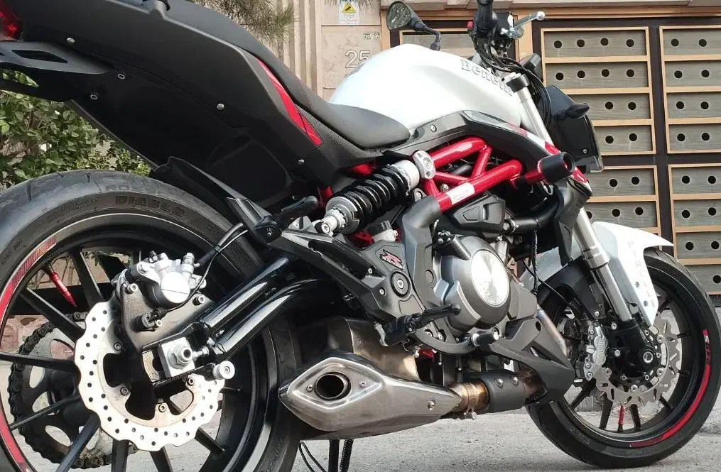 بنلی ۳۰۰ مدل ۱۴۰۱ کم کارکرد|موتورسیکلت|کرج, مهرویلا شمالی|دیوار