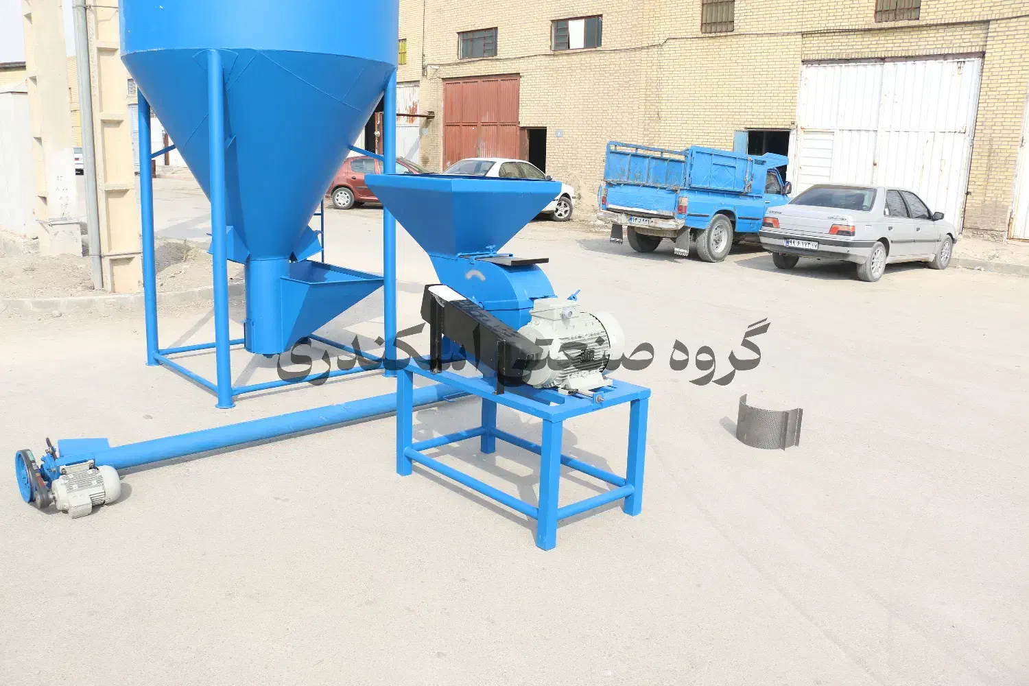 آسیاب میکسر بالابر خوراک دام  طیور گاوداری مرغداری|ماشین‌آلات صنعتی|کرمان, |دیوار