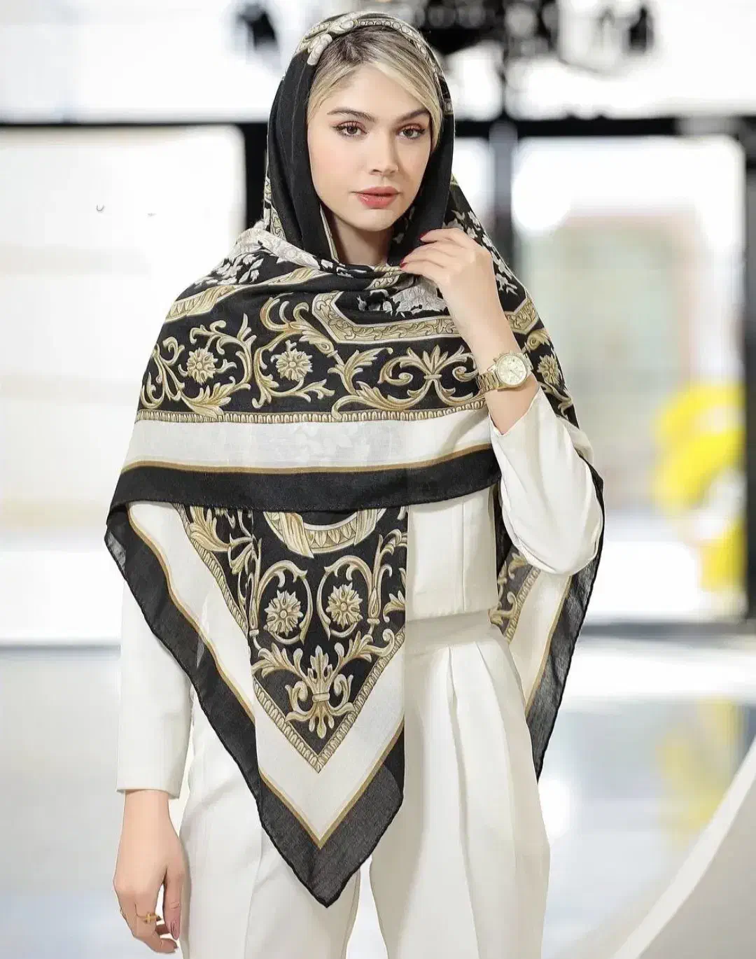 روسری قواره بزرگ دور دست دوز|لباس|آستانه اشرفیه, |دیوار