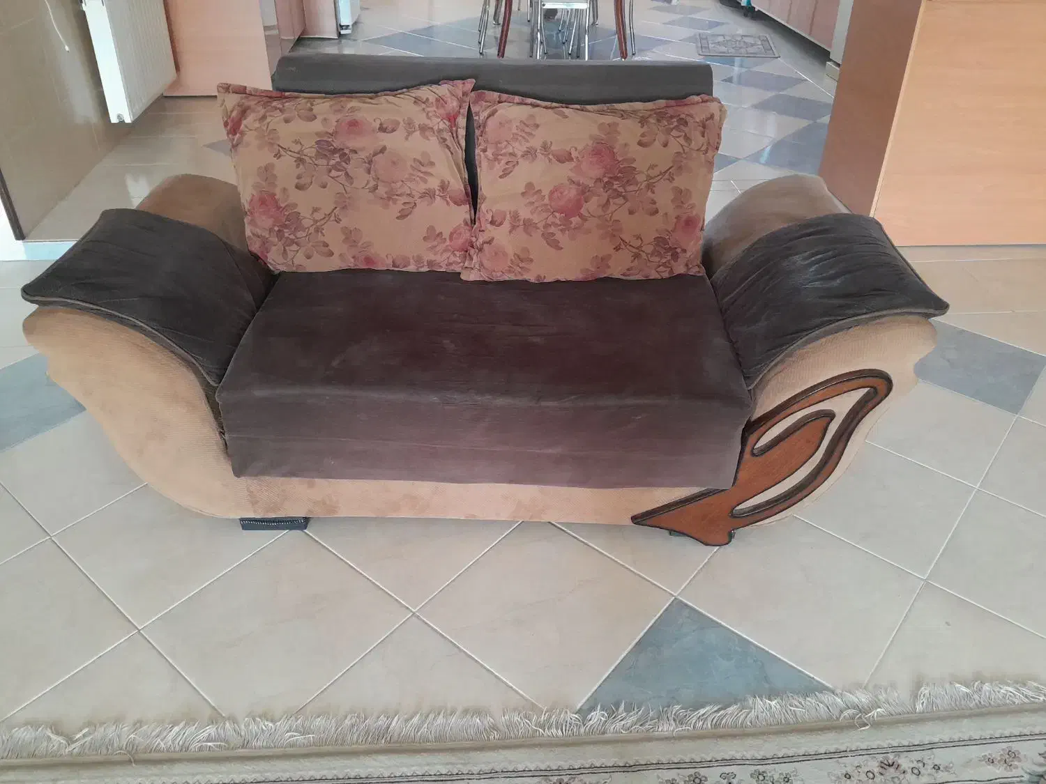 مبل ۷ نفره راحتی کارکرده فوم آن یک سال تعویض شده|مبلمان خانگی و میز عسلی|لنجان, |دیوار