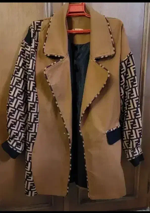 فروش لباس|لباس|رشت, منظریه|دیوار