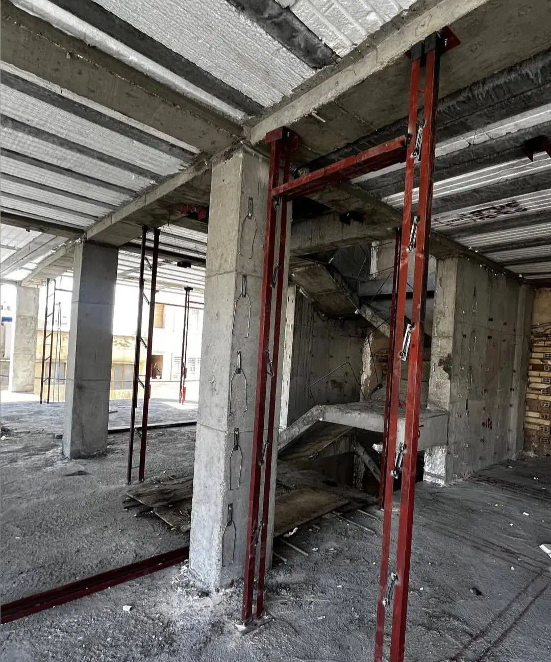 بازسازی ،نقاشی،کابینت،تاسیسات،ام دی اف انواع رنگ|خدمات پیشه و مهارت|شیراز, باغ تخت|دیوار