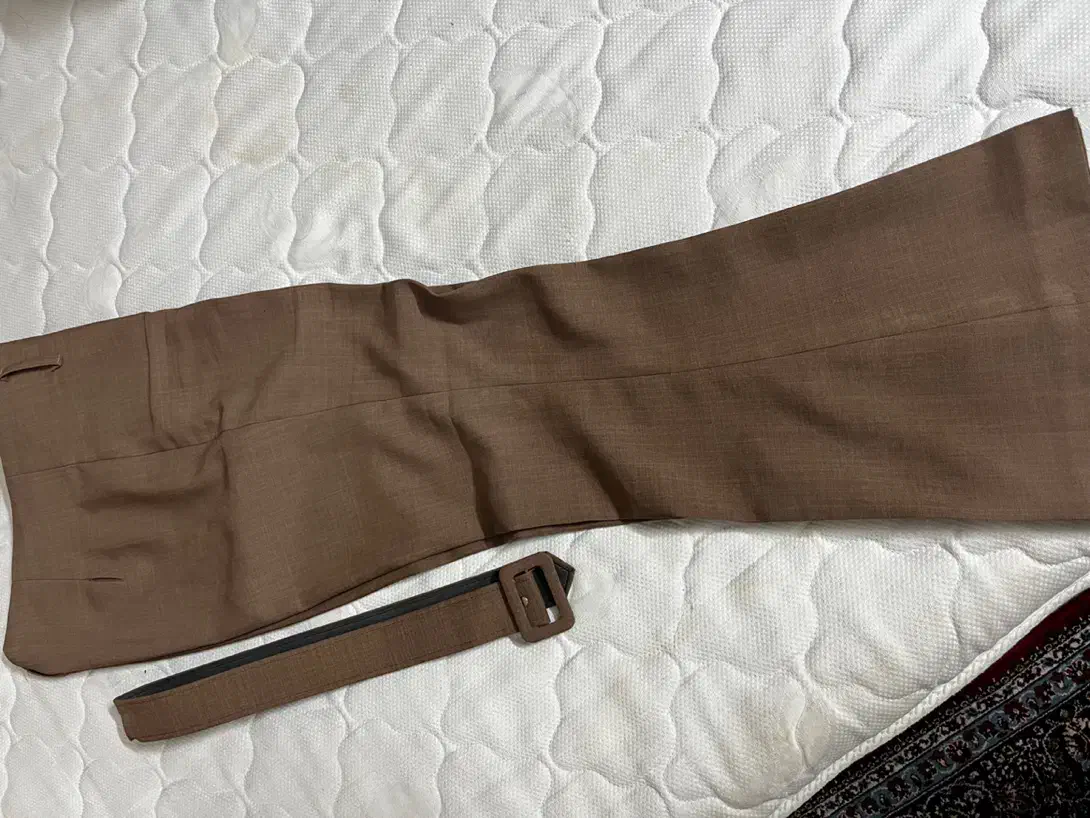 شلوار|لباس|مشهد, کارگران|دیوار