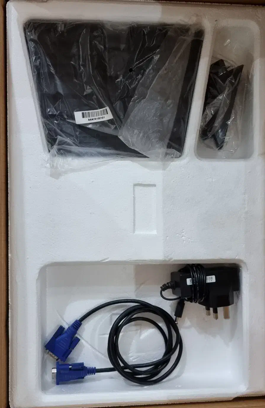 مانیتور LG 20EN33، تمیز سالم و کم کارکرد، پک کامل|قطعات و لوازم جانبی رایانه|تهران, هفده شهریور|دیوار