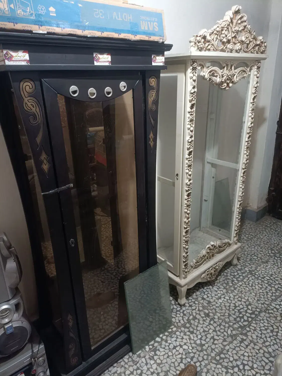 بوفه ویترین هالوژن دار|بوفه، ویترین، کنسول|لنگرود, |دیوار